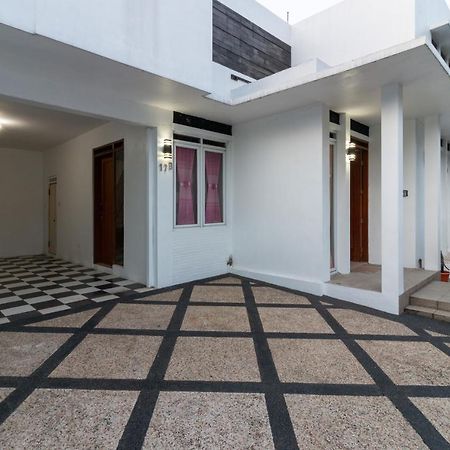 Spacious, White-Villa Belgareti @Kiara Condong Bandung Exterior photo