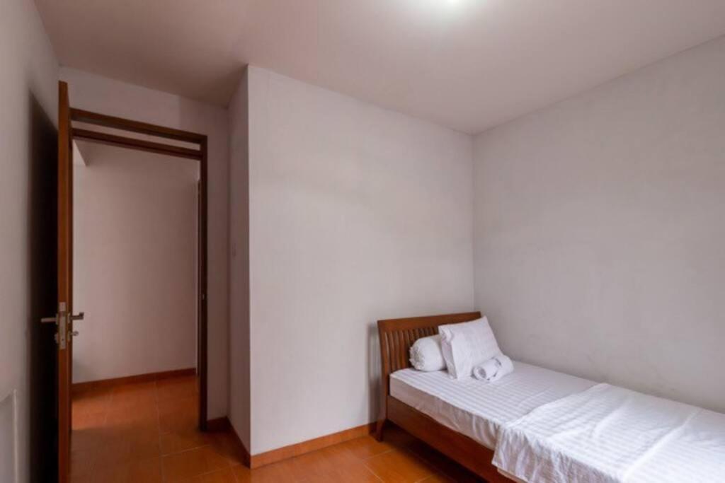 Spacious, White-Villa Belgareti @Kiara Condong Bandung Exterior photo