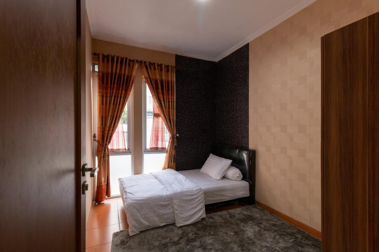 Spacious, White-Villa Belgareti @Kiara Condong Bandung Exterior photo