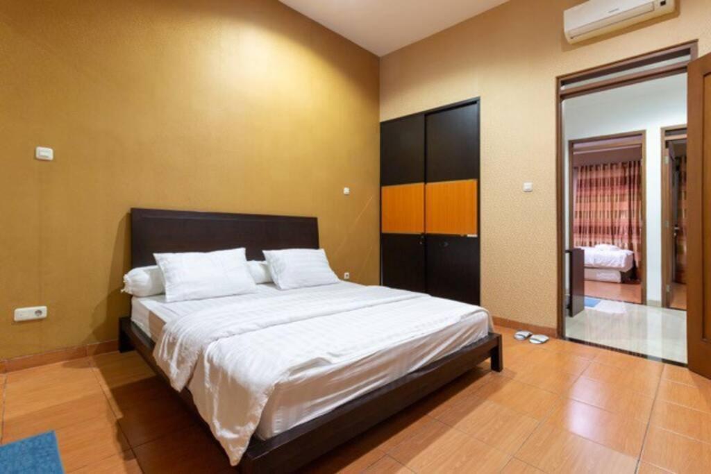 Spacious, White-Villa Belgareti @Kiara Condong Bandung Exterior photo