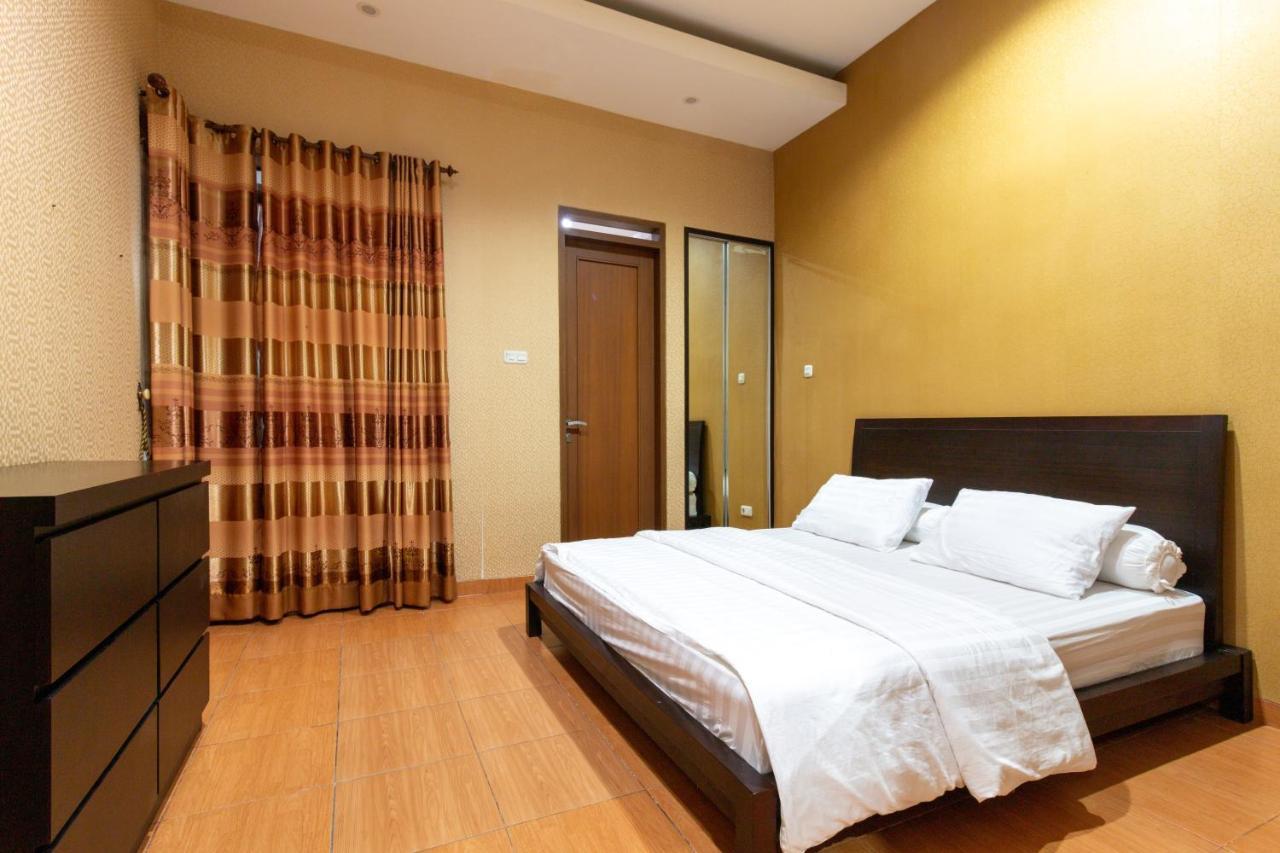 Spacious, White-Villa Belgareti @Kiara Condong Bandung Exterior photo